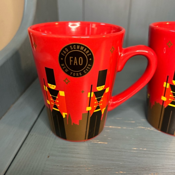 FAO Schwarz NYC, Set of 2 Mugs (Christmas Nutcracker Soldiers D3) - Picture 4 of 8